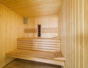 Luxury Apartment in Resort cu Piscina Interioara Sauna Gym Jacuzzi langa Plaja